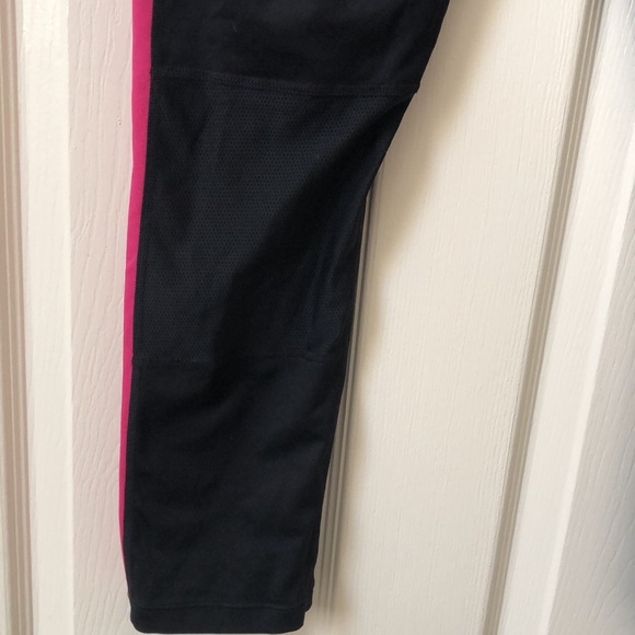 Nike 3/4 length Dri Fit exercise pants - Picture 6 of 6